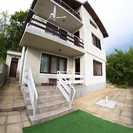 Guest house Sluncho *
