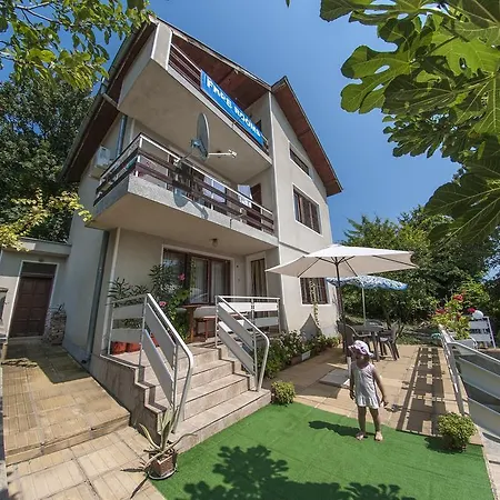 Sluncho Guest house *